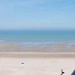 Huswell - With Sideways Sea View In Lejlighed *