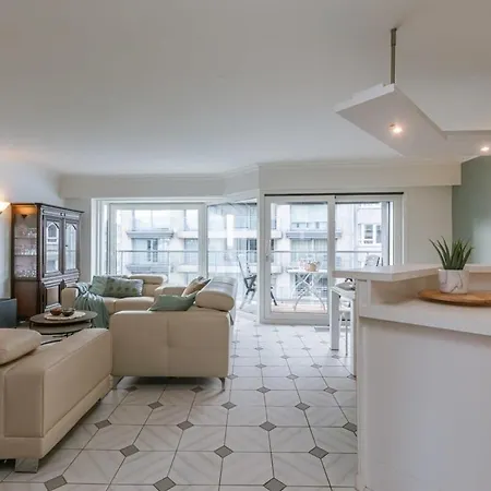 Huswell - With Sideways Sea View In Apartment